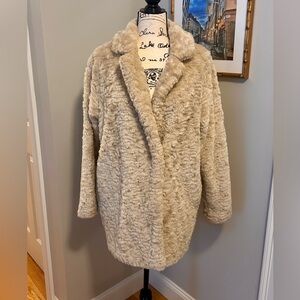 Stay warm and cozy this winter in this champagne faux fur oversized jacket, Sz S